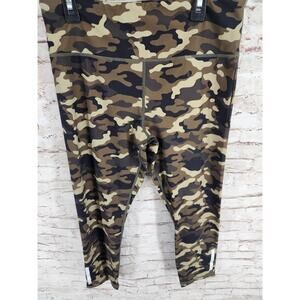Zyia Black Camo High-Waisted Capri Leggings Size 12 NEW